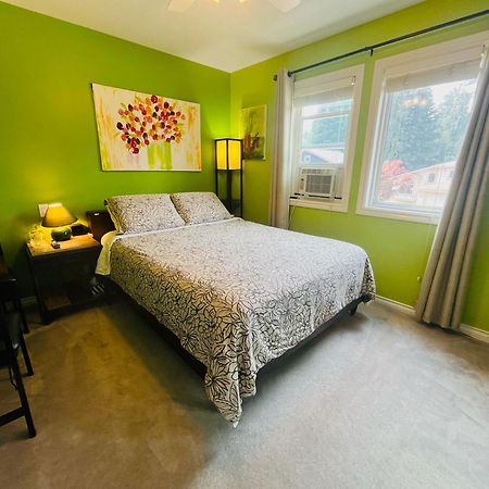 Cornerstone Bed And Breakfast Revelstoke Exteriör bild