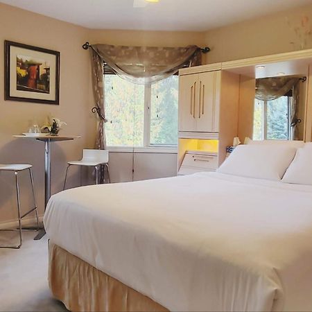 Cornerstone Bed And Breakfast Revelstoke Exteriör bild
