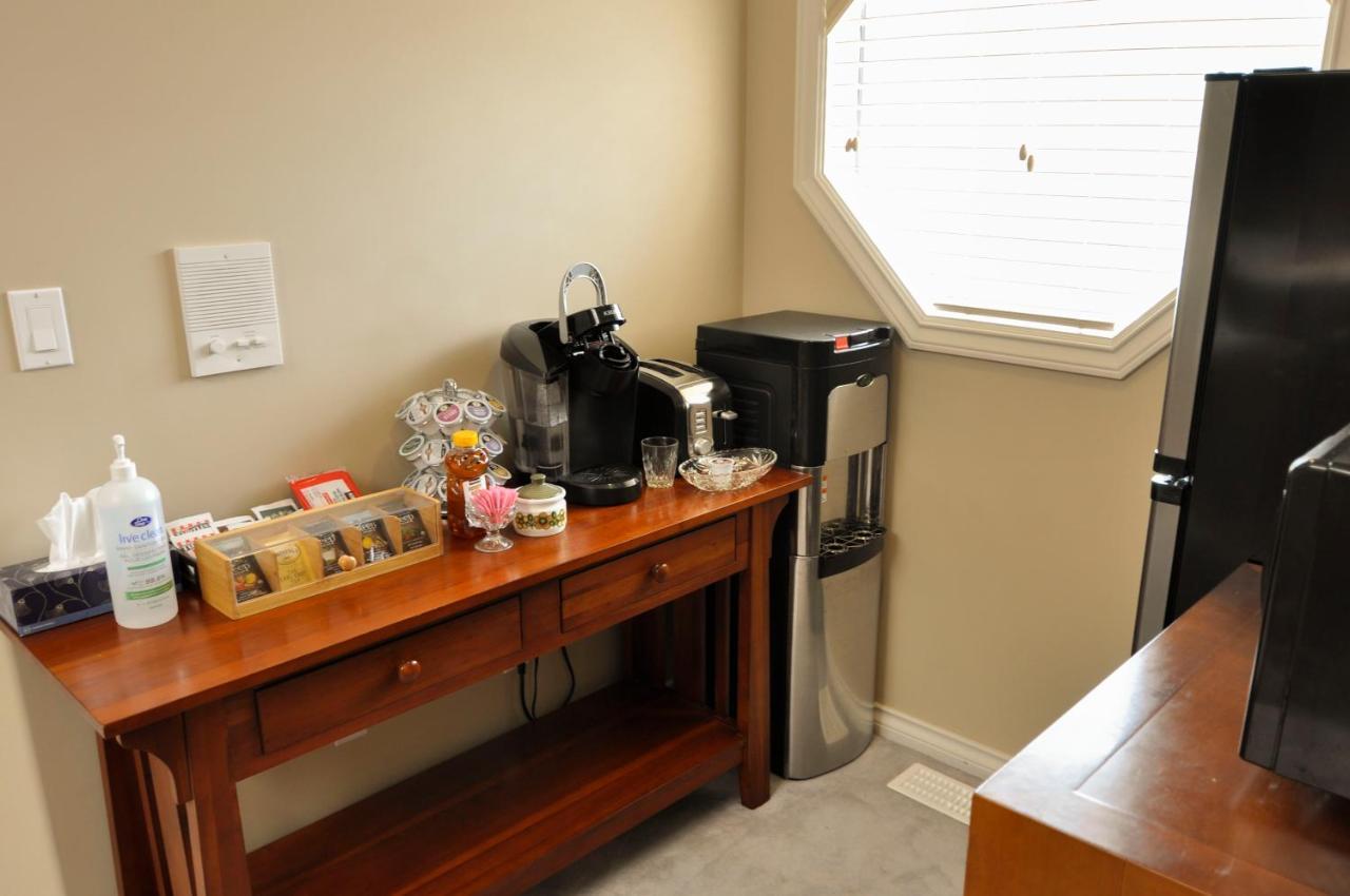 Cornerstone Bed And Breakfast Revelstoke Exteriör bild