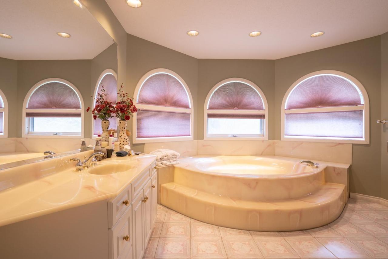 Cornerstone Bed And Breakfast Revelstoke Exteriör bild