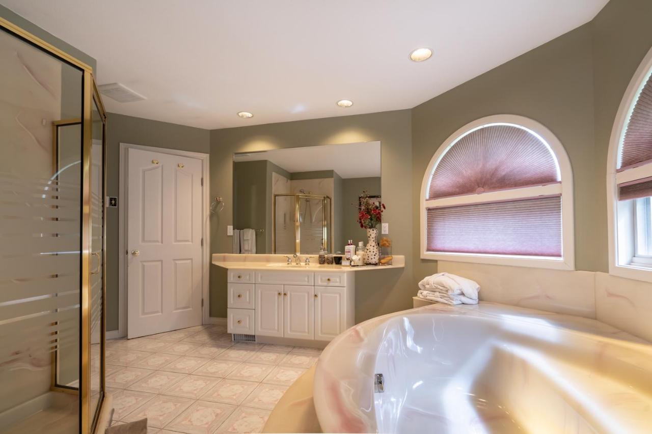 Cornerstone Bed And Breakfast Revelstoke Exteriör bild