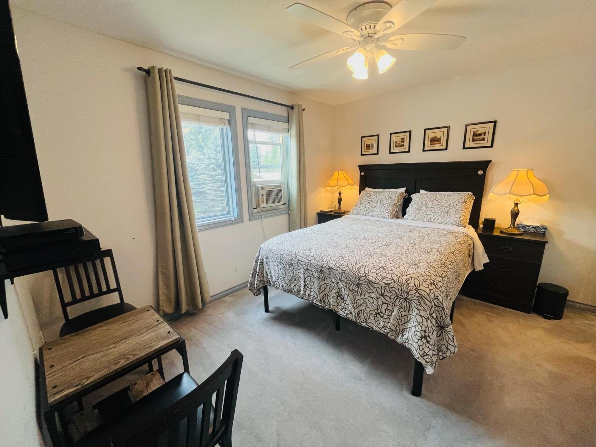 Cornerstone Bed And Breakfast Revelstoke Exteriör bild