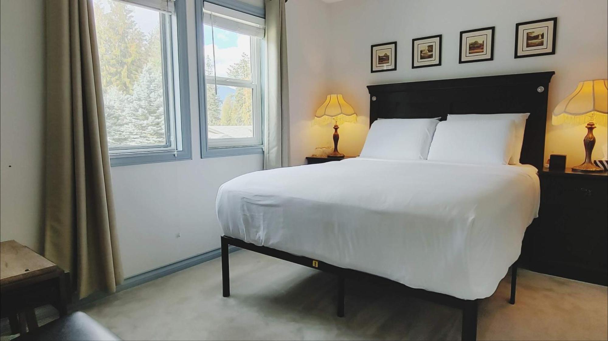 Cornerstone Bed And Breakfast Revelstoke Exteriör bild
