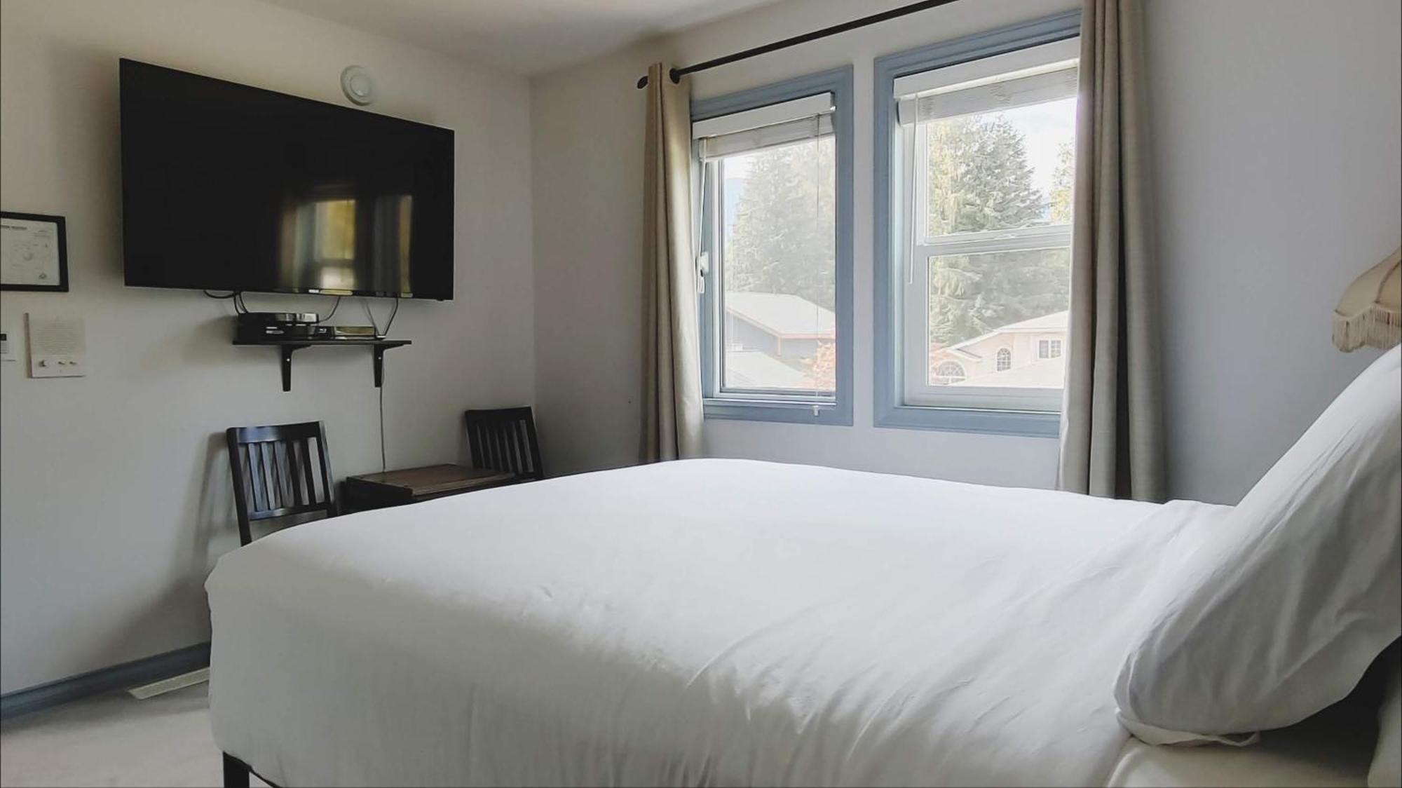 Cornerstone Bed And Breakfast Revelstoke Exteriör bild