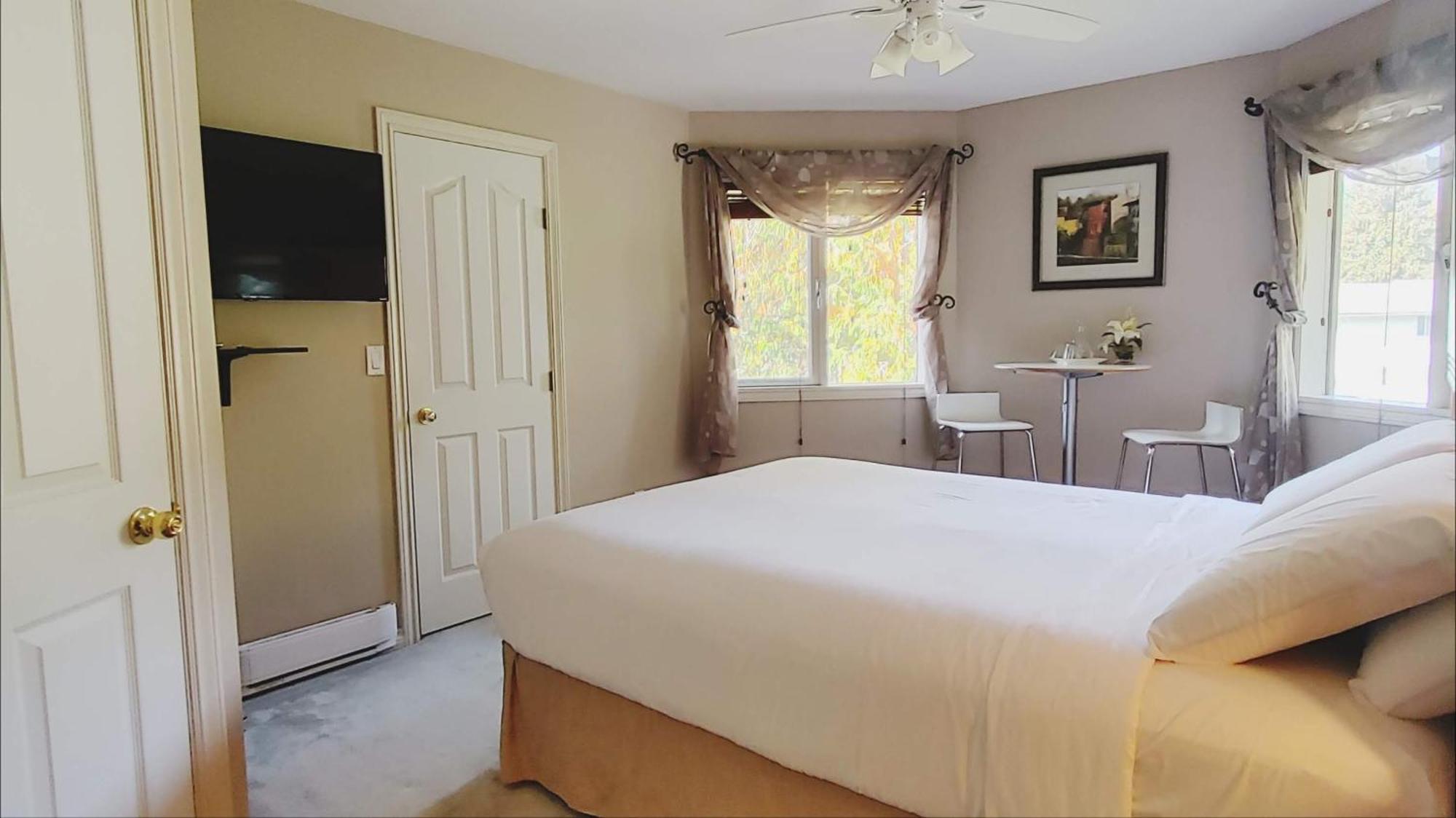 Cornerstone Bed And Breakfast Revelstoke Exteriör bild