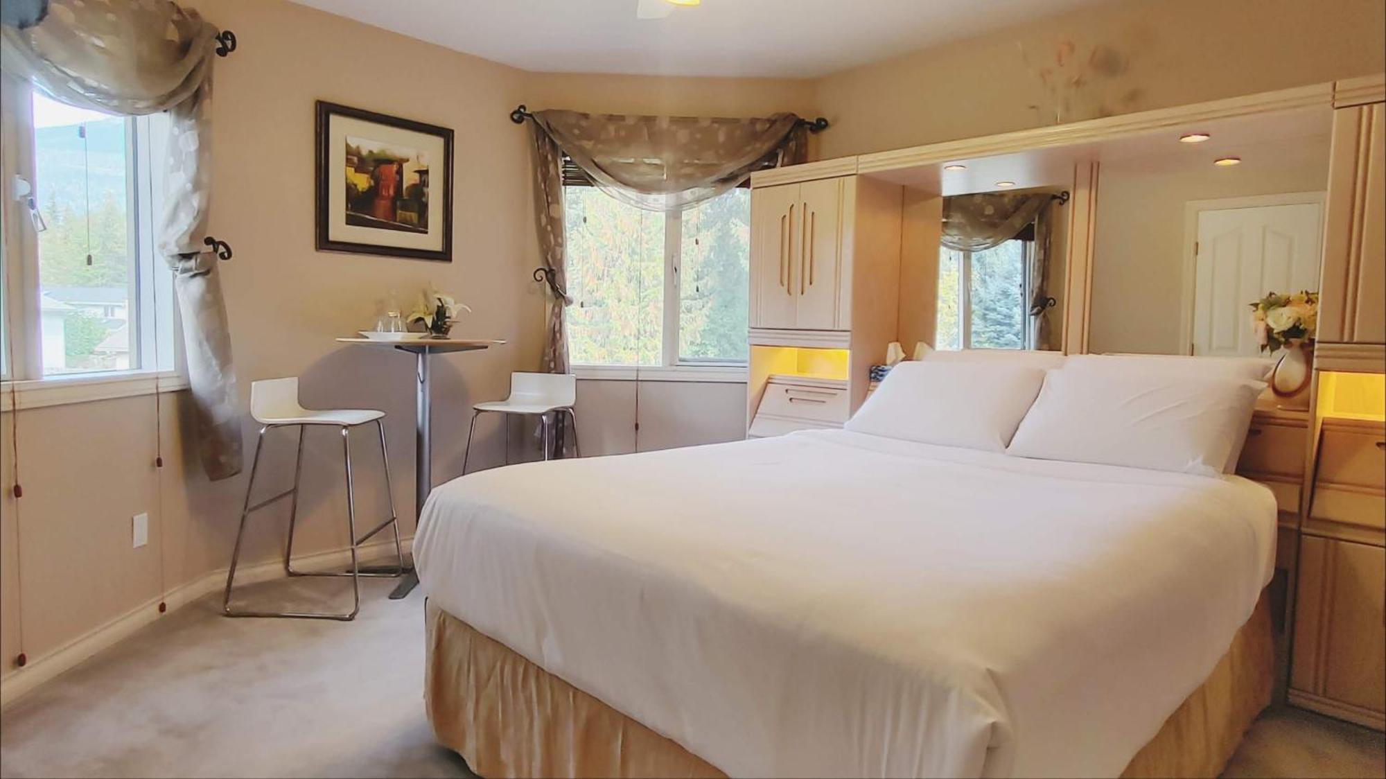 Cornerstone Bed And Breakfast Revelstoke Exteriör bild