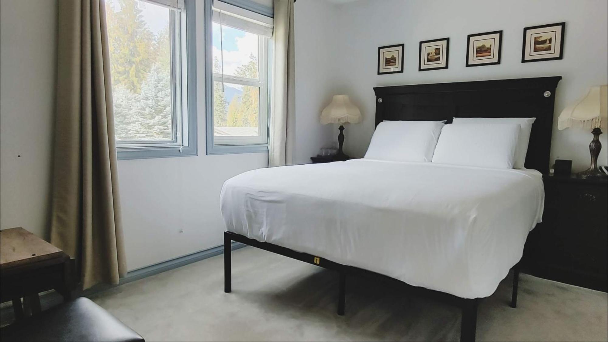 Cornerstone Bed And Breakfast Revelstoke Exteriör bild