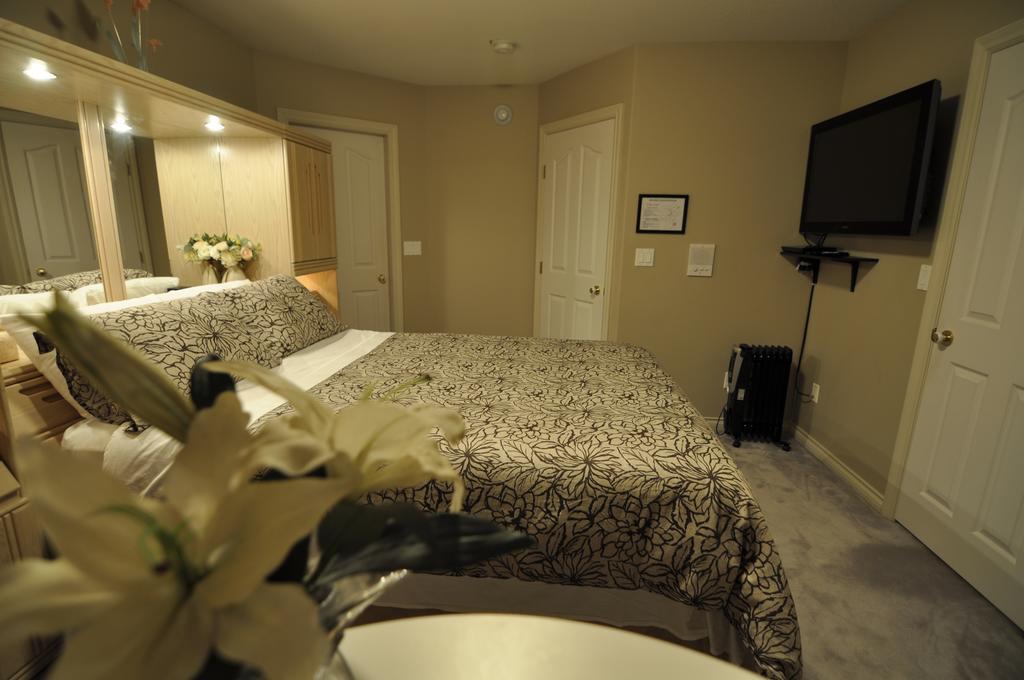 Cornerstone Bed And Breakfast Revelstoke Rum bild