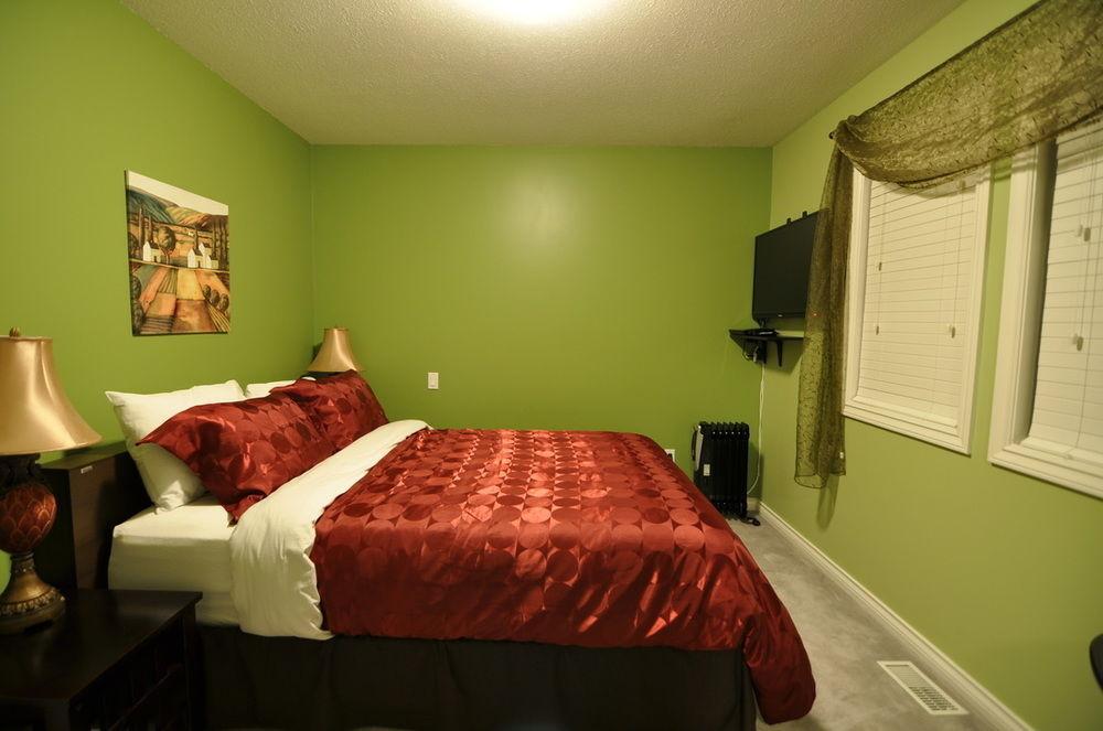 Cornerstone Bed And Breakfast Revelstoke Exteriör bild
