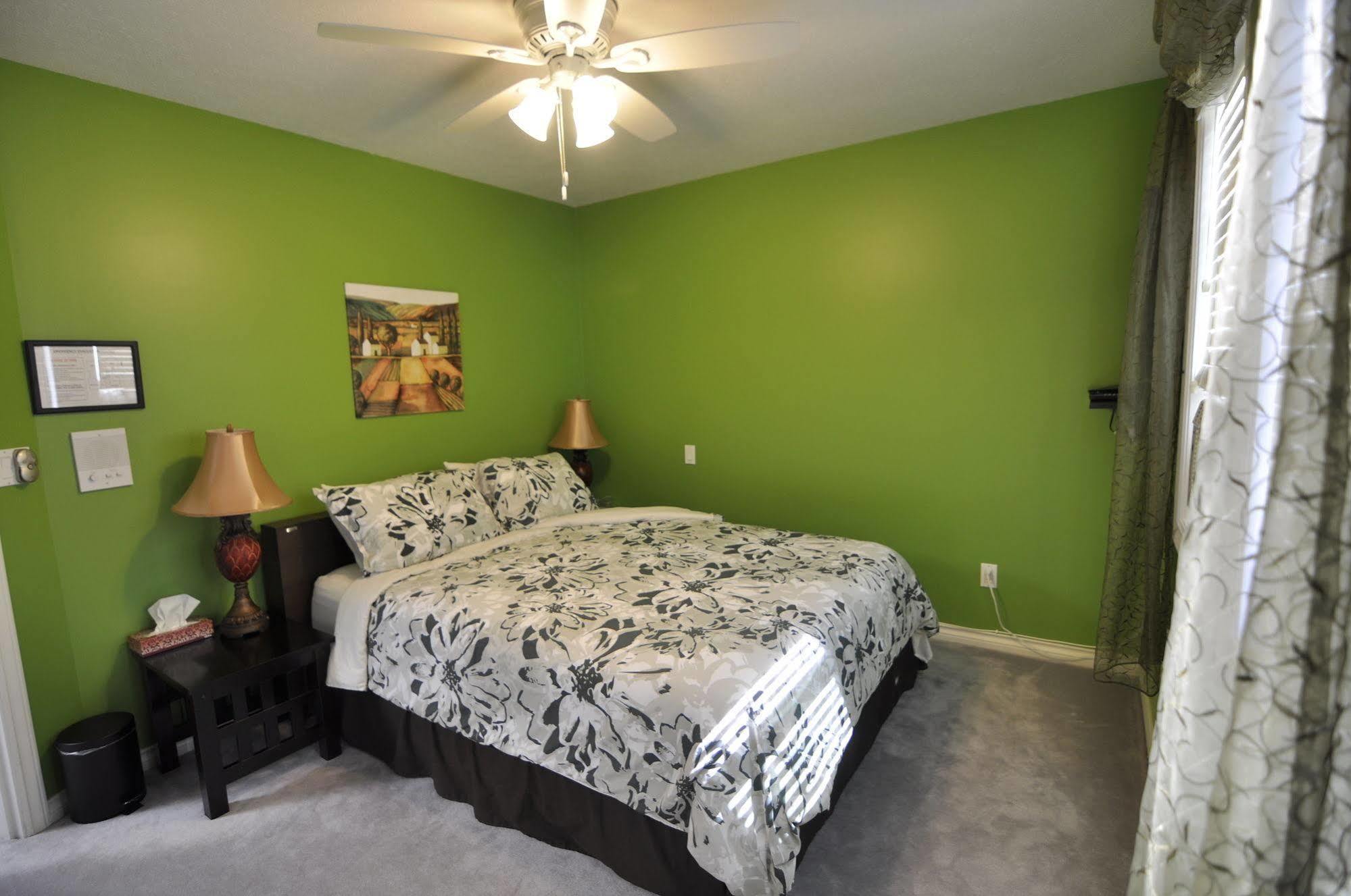 Cornerstone Bed And Breakfast Revelstoke Exteriör bild