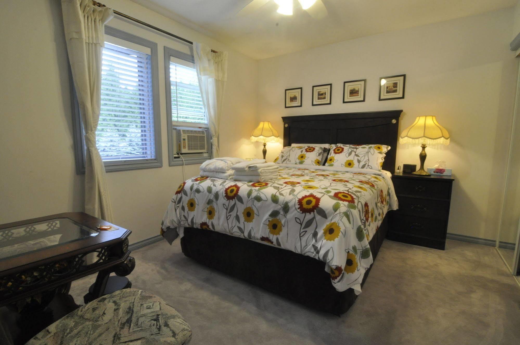 Cornerstone Bed And Breakfast Revelstoke Exteriör bild